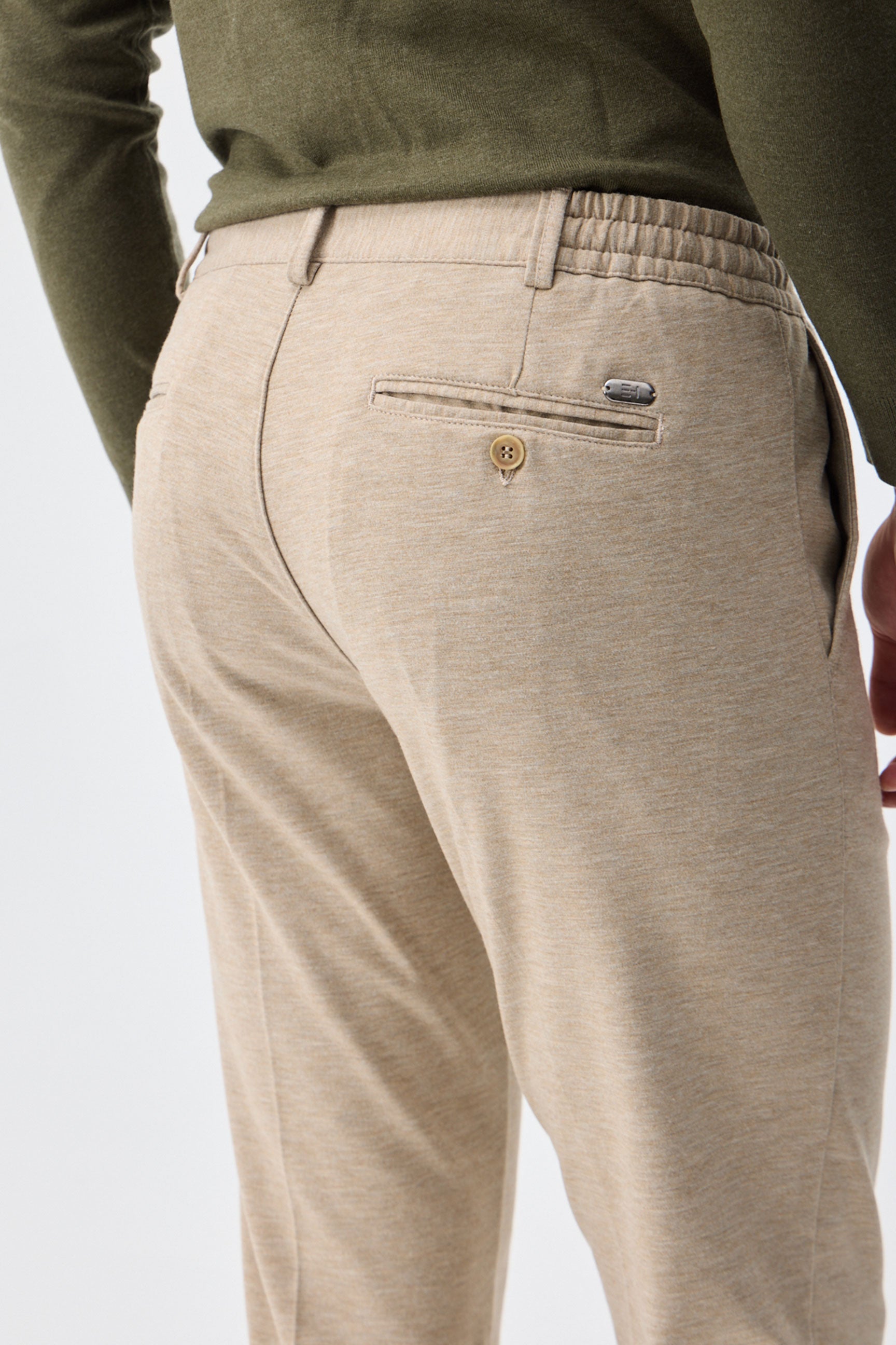 Pánské taupe ovesné béžové elegantní kalhoty se stahovací šňůrkou, zúžený střih