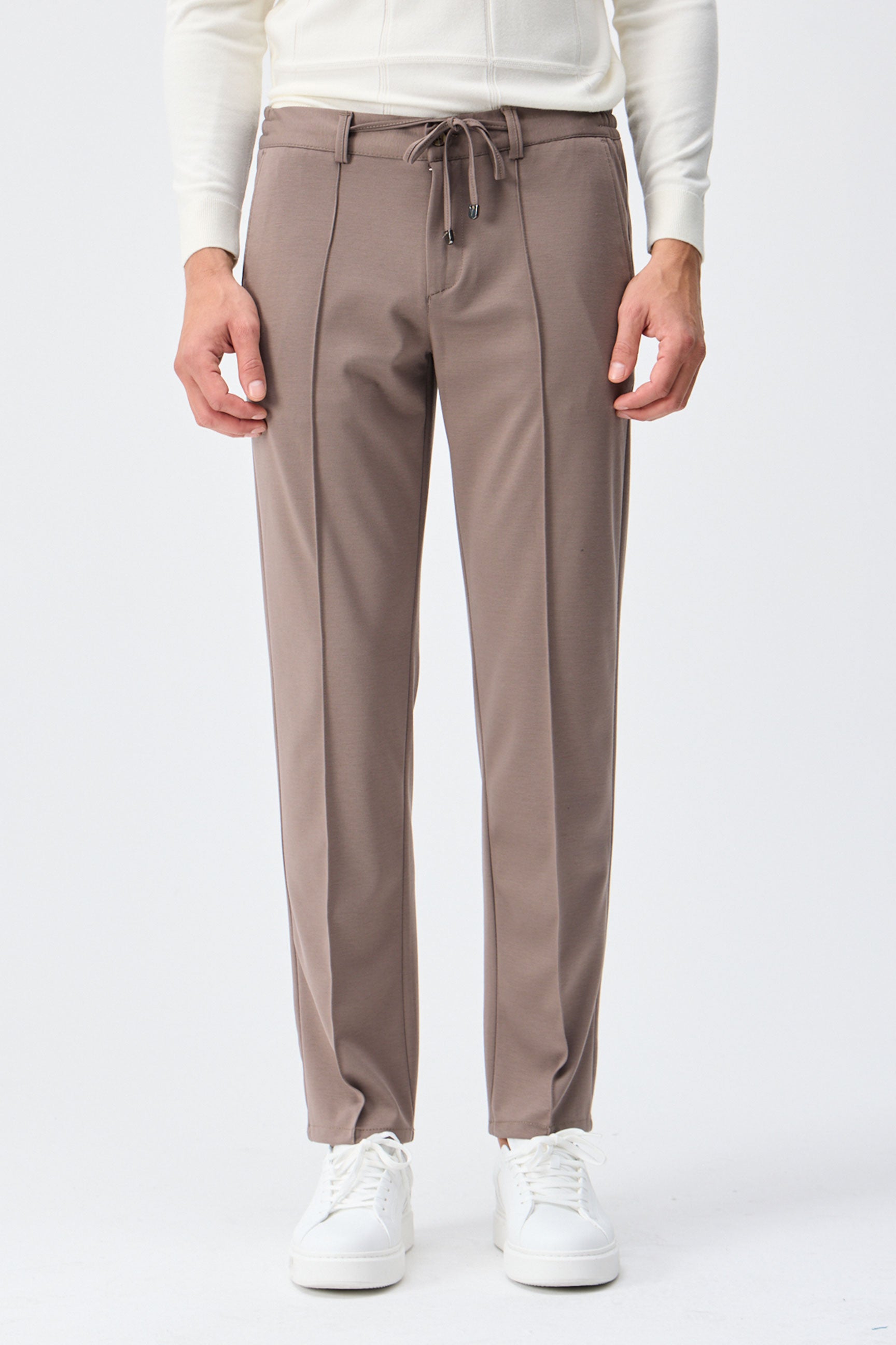 Pánské taupe hnědé elegantní kalhoty se stahovací šňůrkou, zúžený střih