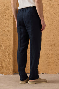 Pánský tmavě modrý lněný elegantní ležérní dvoudílný oblek se zipem vpředu v safari stylu, letní