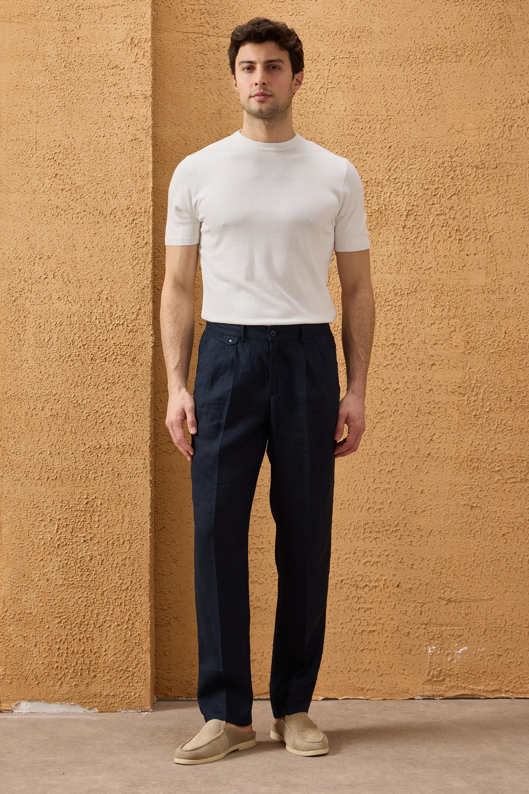 Pánský tmavě modrý lněný elegantní ležérní dvoudílný oblek se zipem vpředu v safari stylu, letní