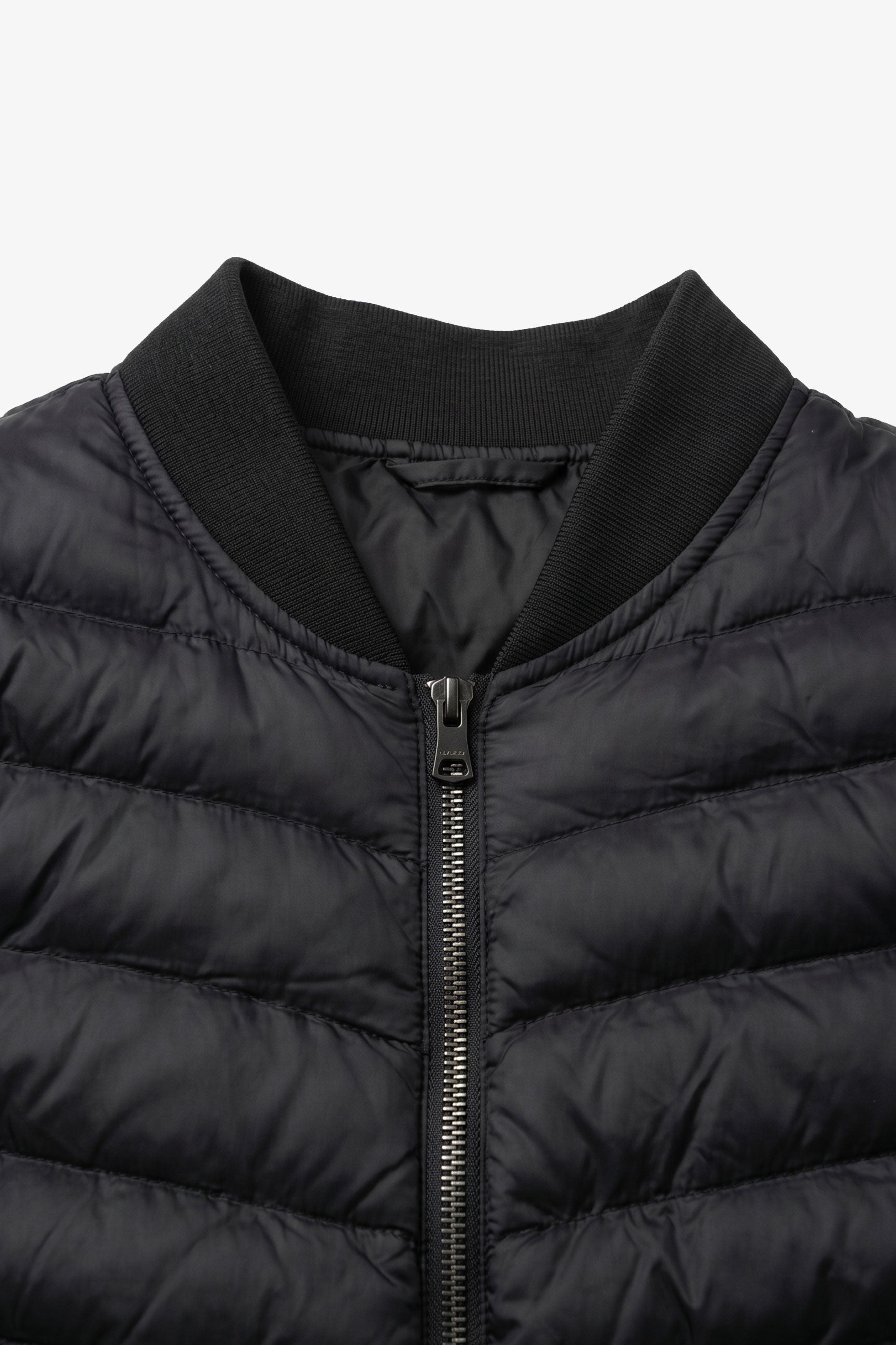 Pánská černá prošívaná lehká bomber bunda na zip s prošíváním
