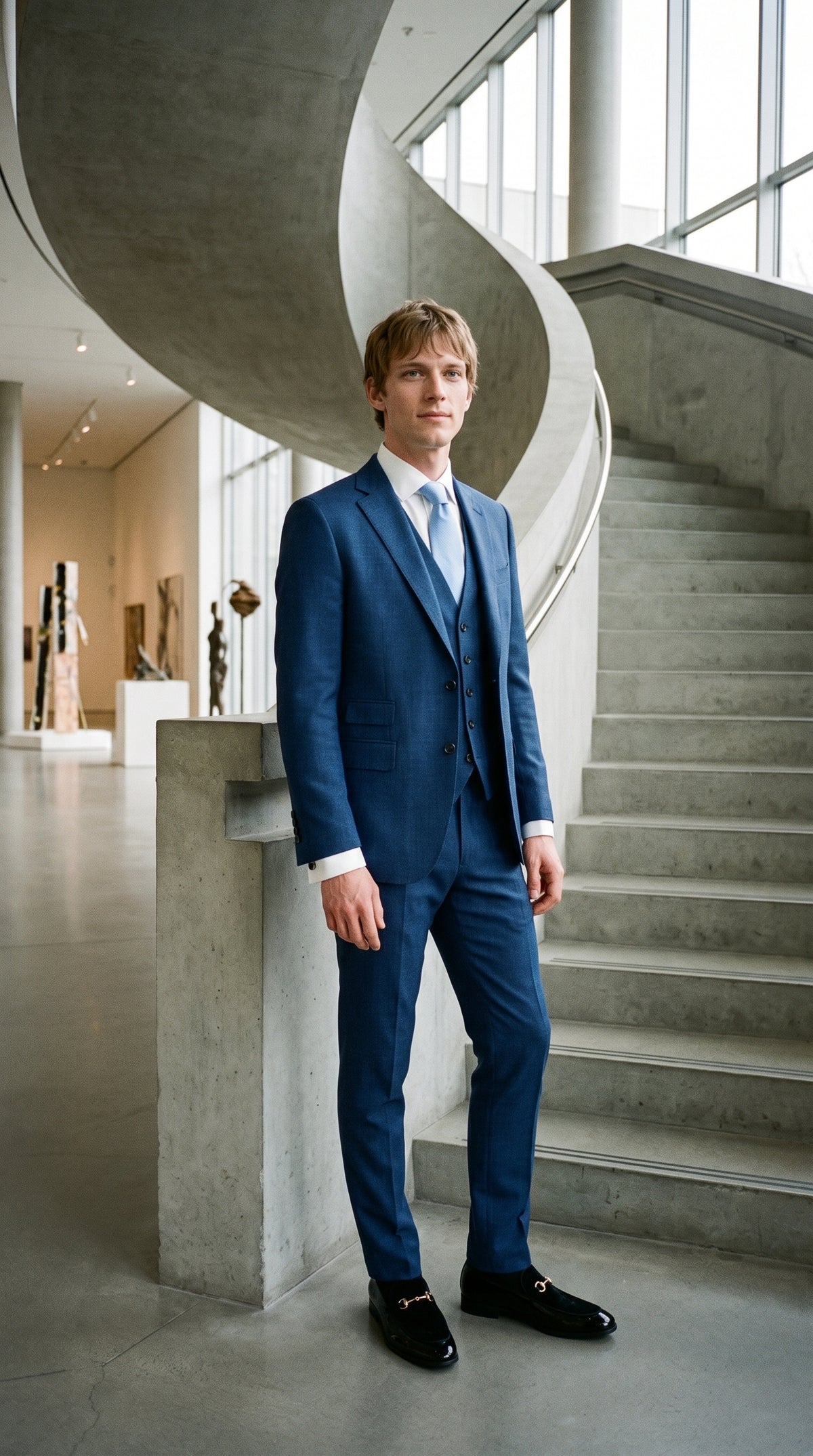 Look #842 styled with Pánský modrý letní lněný oblek