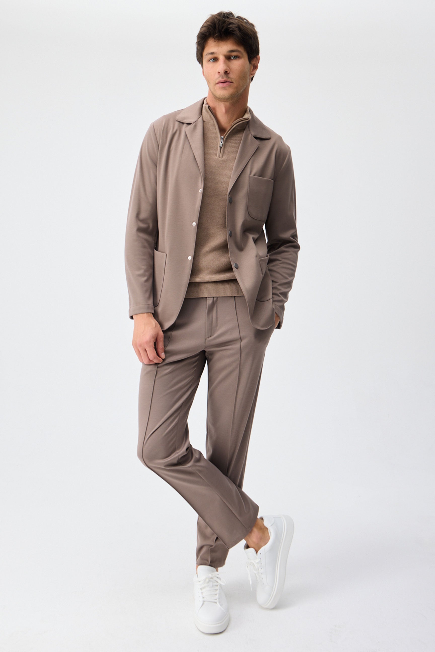 Pánské elegantní ležérní sako z měkkého žerzeje v taupe hnědé barvě