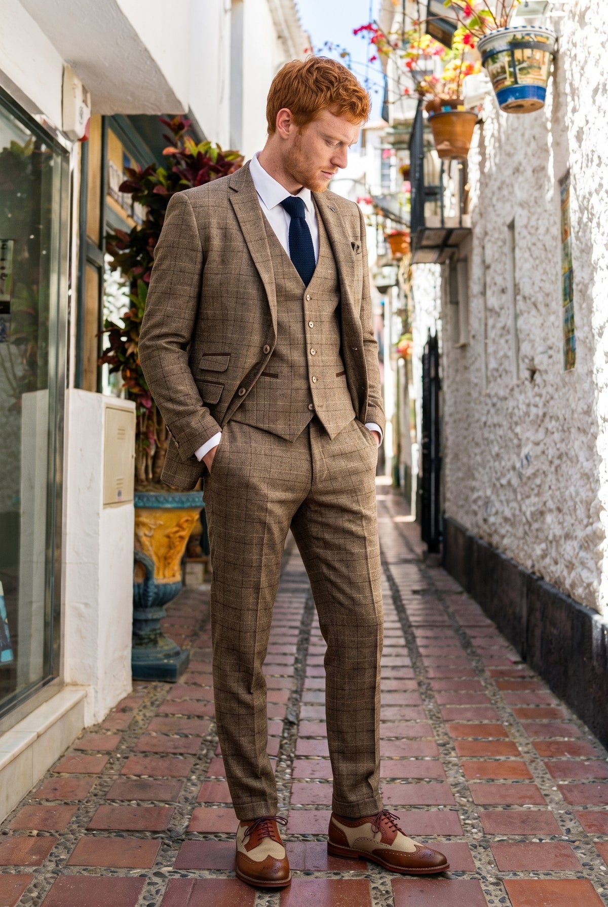 Look #573 styled with Liam - Pánský třídílný hnědý kostkovaný oblek