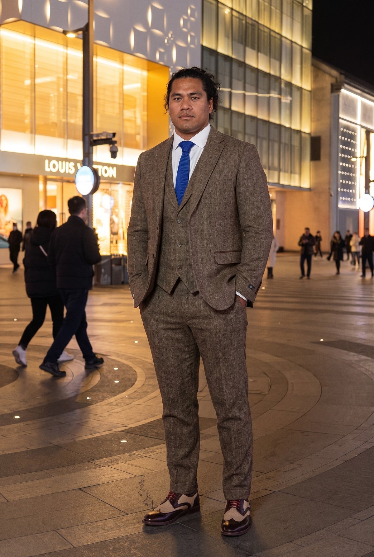 Look #966 styled with Dubovo-hnědý tvídový třídílný oblek s motivem rybí kosti