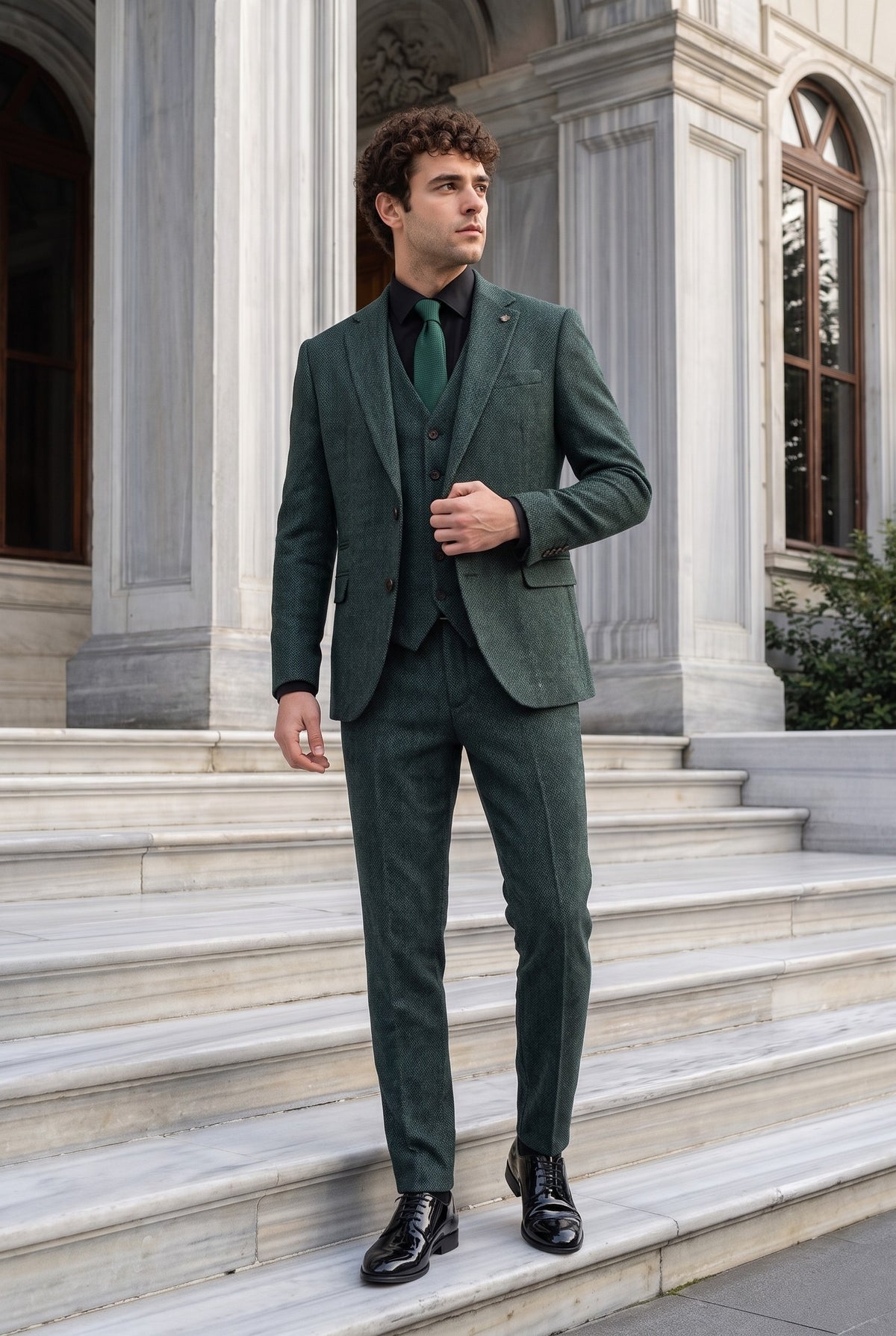 Look #1013 styled with Thomas - Olivově zelený třídílný tvídový oblek z vlněné směsi