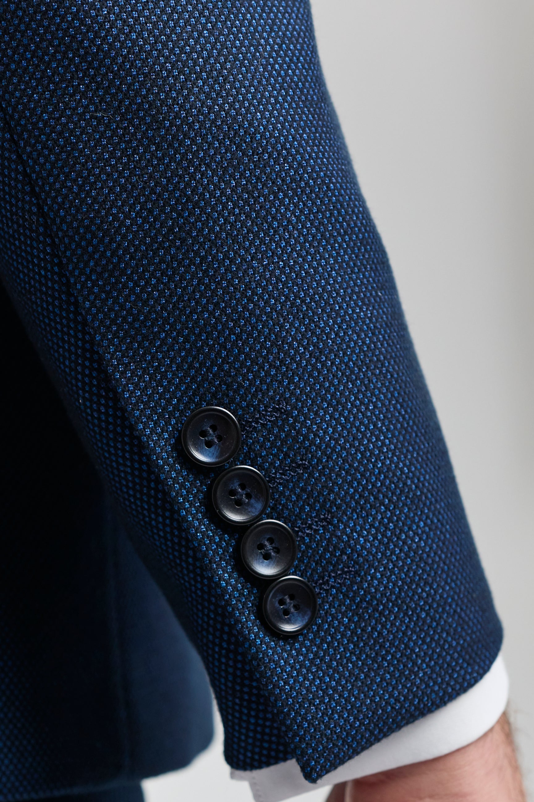 Pánský tmavě modrý třídílný oblek, oblek Birdseye, svatební, plesový, formální, elegantní, klasický