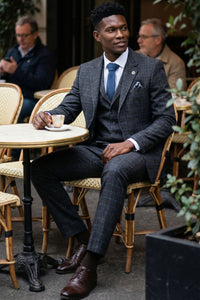 Pánský šedý třídílný oblek s tartanovou kostkou