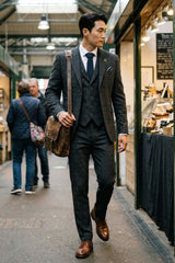 Pánský šedý třídílný oblek s tartanovou kostkou