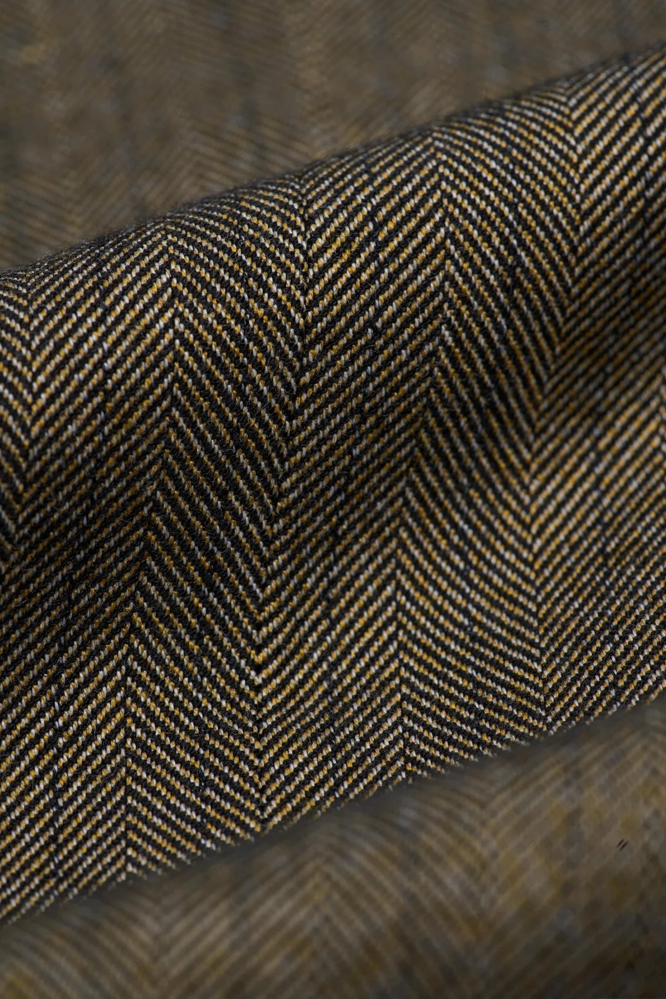 Pánský olivově zelený třídílný tvídový oblek s motivem rybí kosti