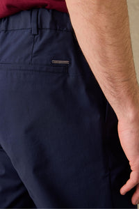 Tmavě modré skládané elegantní ležérní kalhoty pro muže, klasický střih
