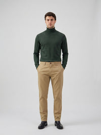 Pánské khaki chino kalhoty z letního materiálu Tencel z lněné směsi