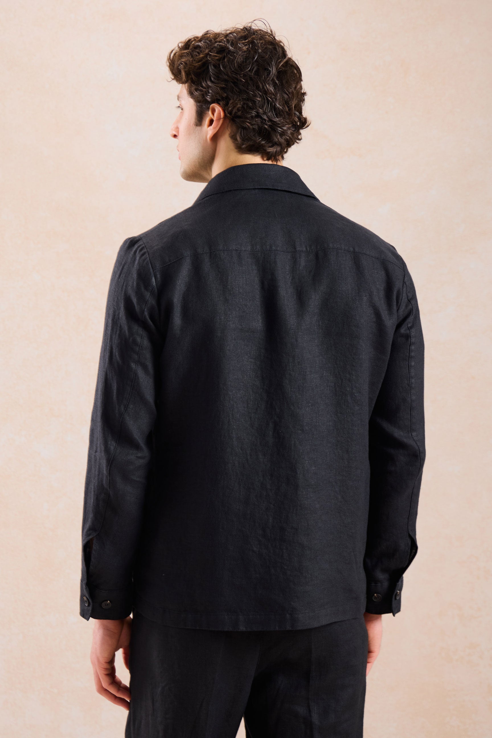 Pánský černý lněný elegantní ležérní dvoudílný oblek se zipem vpředu v safari stylu, letní