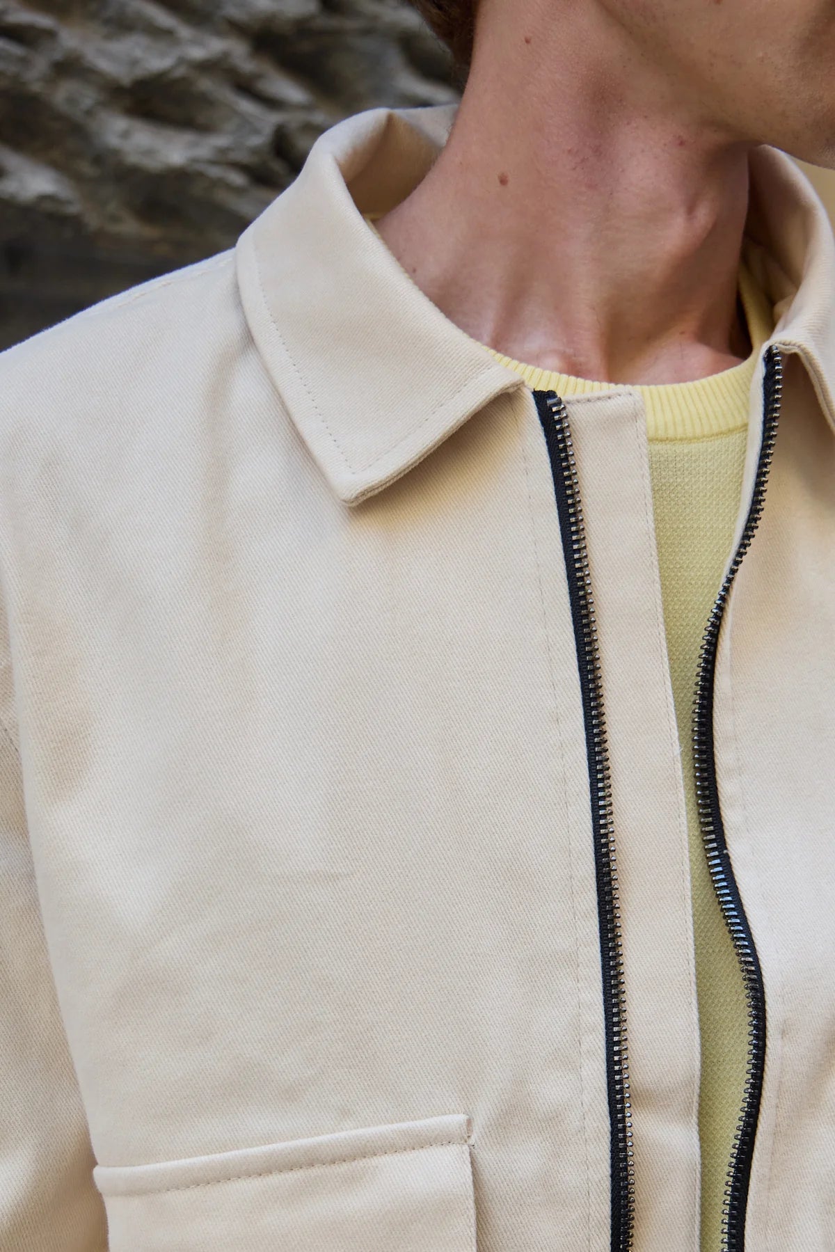 Pánská béžová lehká prošívaná bomber bunda na zip