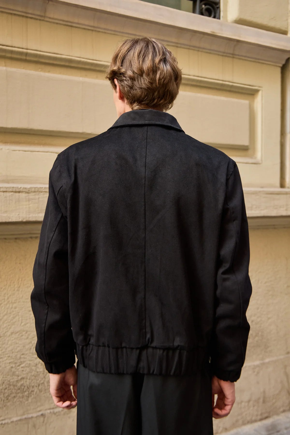 Pánská černá lehká prošívaná bomber bunda na zip