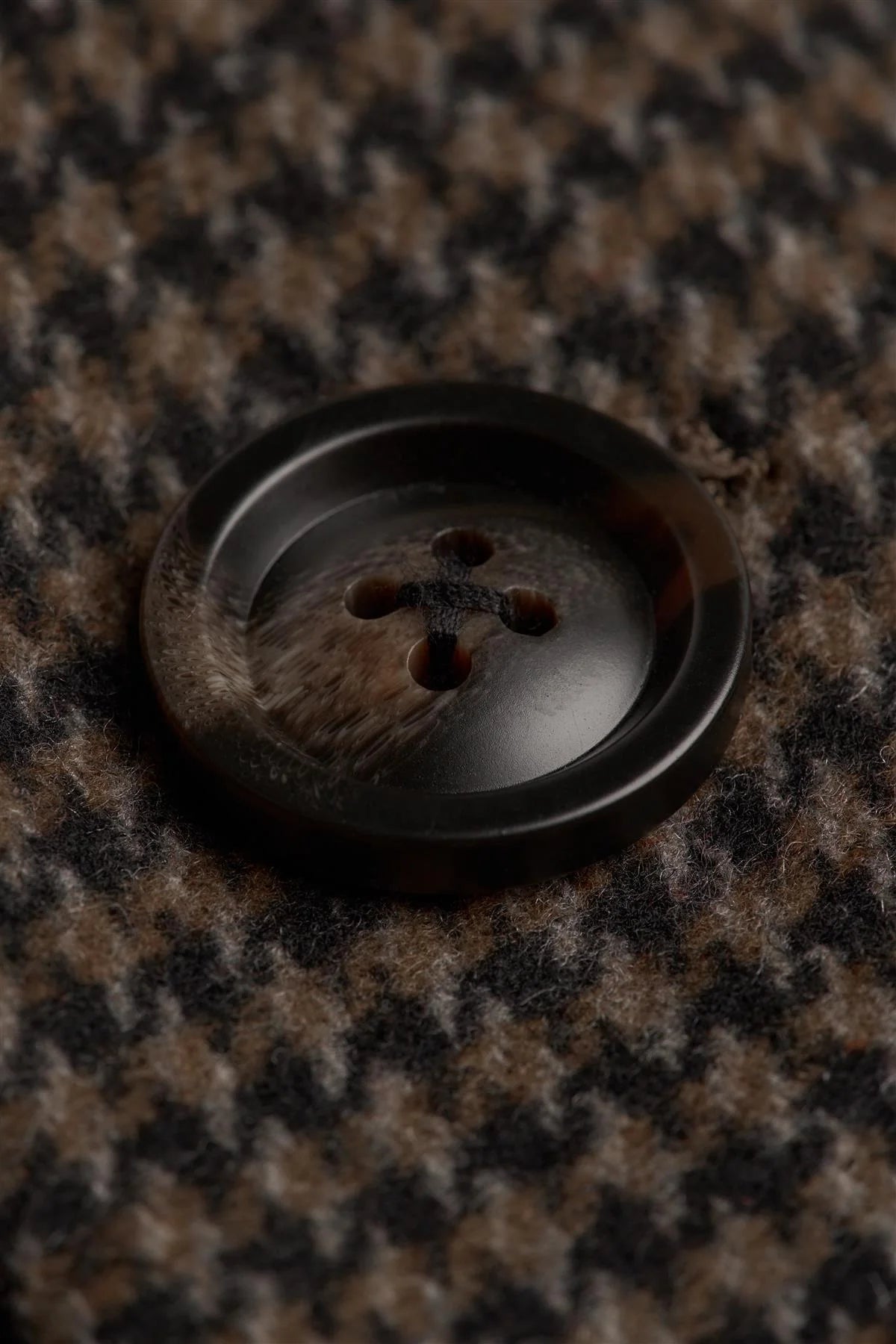 Pánský hnědý tvídový kabát z vlněné směsi s kohoutím vzorem