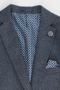 Pánský třídílný oblek v tmavě modré barvě s dvouřadou vestou