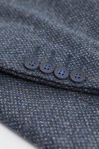 Pánský třídílný oblek v tmavě modré barvě s dvouřadou vestou